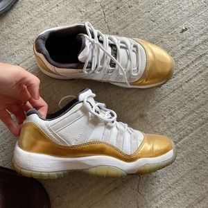 aj11 size 4Y